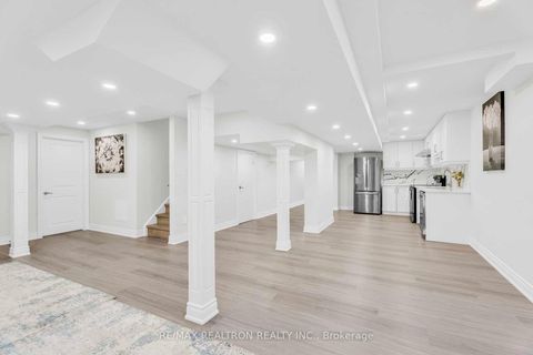 Photo 36 at 18 Pegasus Drive, Oak Ridges, Richmond Hill