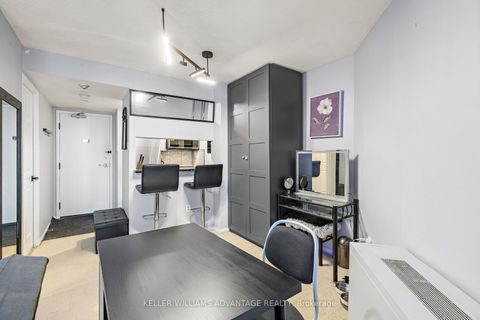 Photo 12 at 1707 - 705 King Street W, Niagara, Toronto