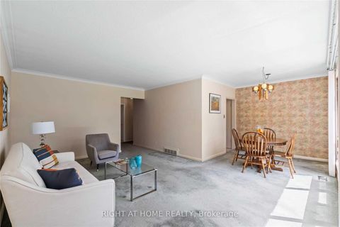 Photo 2 at 15 Arnprior Road, Bendale, Toronto