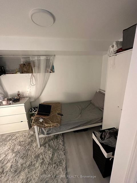 Photo 6 at 15 Arnprior Road, Bendale, Toronto