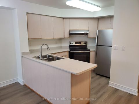 Photo 11 at 307 - 1 Hycrest Avenue, Willowdale East, Toronto