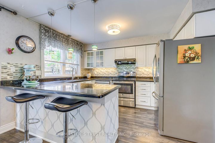 Photo 17 at 66 Snow Leopard Court, Wellington, Brampton