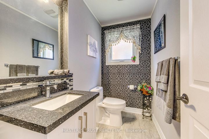 Photo 24 at 66 Snow Leopard Court, Wellington, Brampton