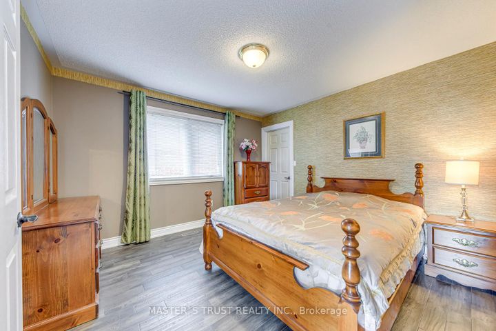 Photo 38 at 66 Snow Leopard Court, Wellington, Brampton