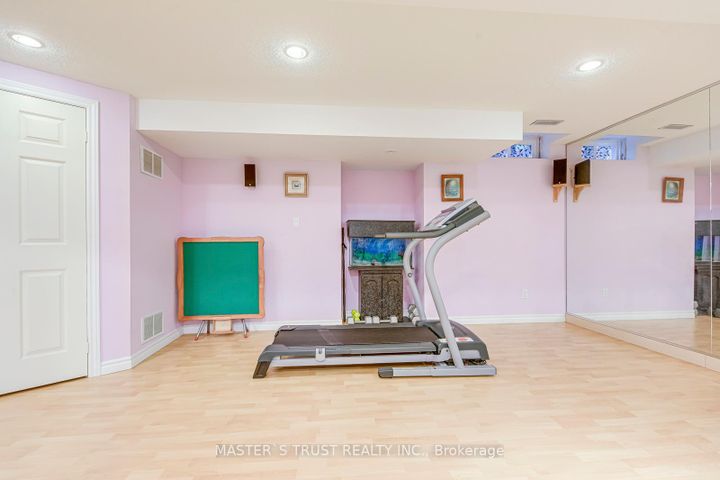 Photo 44 at 66 Snow Leopard Court, Wellington, Brampton