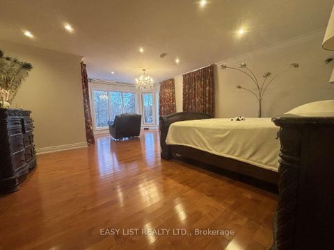 Photo 8 at 785 Clarence Street, Islington Woods, Vaughan