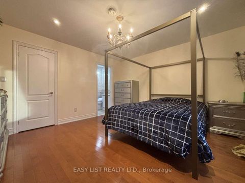 Photo 10 at 785 Clarence Street, Islington Woods, Vaughan