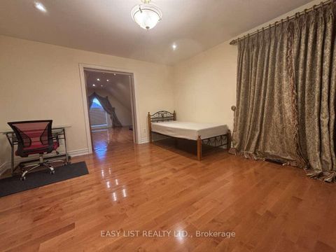 Photo 11 at 785 Clarence Street, Islington Woods, Vaughan