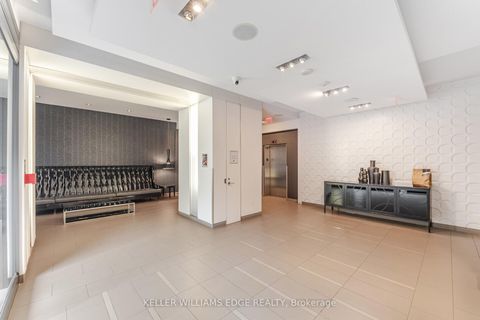 Photo 3 at 821 - 560 Front Street W, Waterfront Communities C1, Toronto