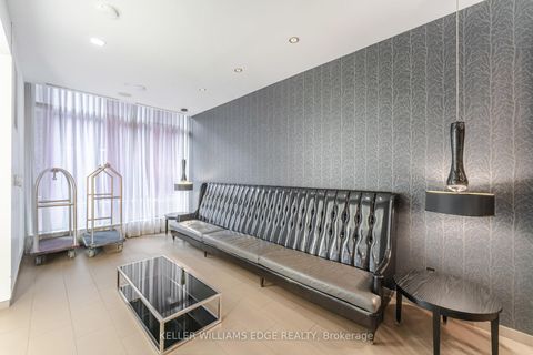 Photo 4 at 821 - 560 Front Street W, Waterfront Communities C1, Toronto