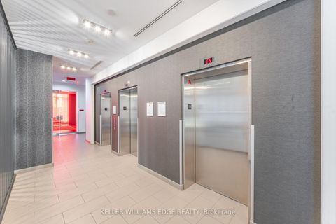 Photo 5 at 821 - 560 Front Street W, Waterfront Communities C1, Toronto