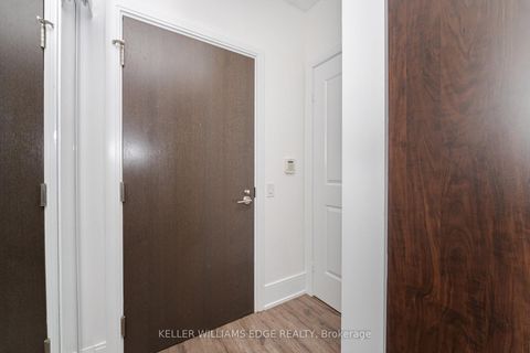 Photo 7 at 821 - 560 Front Street W, Waterfront Communities C1, Toronto