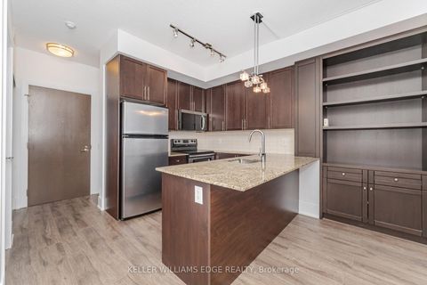 Photo 9 at 821 - 560 Front Street W, Waterfront Communities C1, Toronto