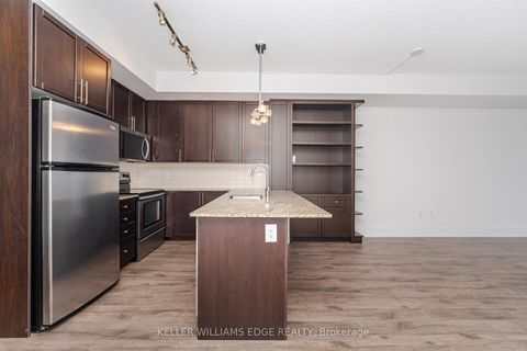 Photo 10 at 821 - 560 Front Street W, Waterfront Communities C1, Toronto