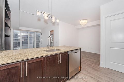 Photo 12 at 821 - 560 Front Street W, Waterfront Communities C1, Toronto