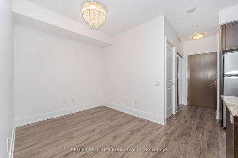 Photo 13 at 821 - 560 Front Street W, Waterfront Communities C1, Toronto