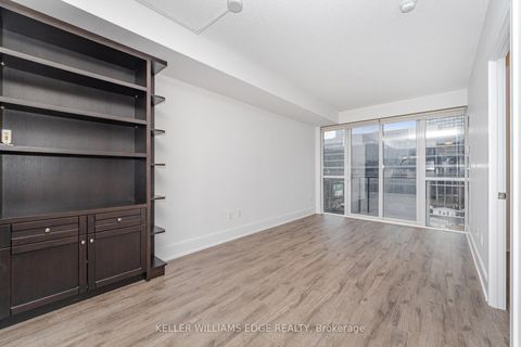 Photo 15 at 821 - 560 Front Street W, Waterfront Communities C1, Toronto