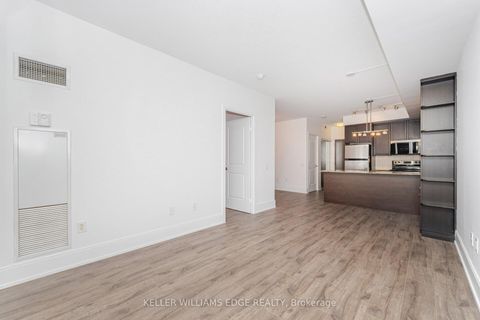 Photo 19 at 821 - 560 Front Street W, Waterfront Communities C1, Toronto