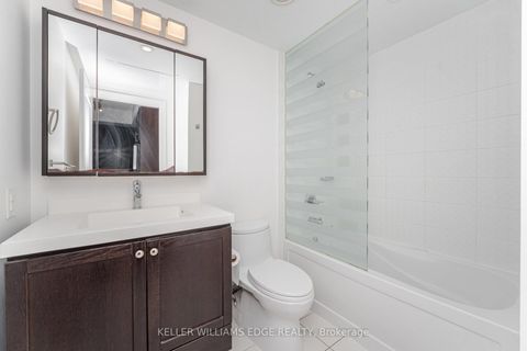 Photo 22 at 821 - 560 Front Street W, Waterfront Communities C1, Toronto