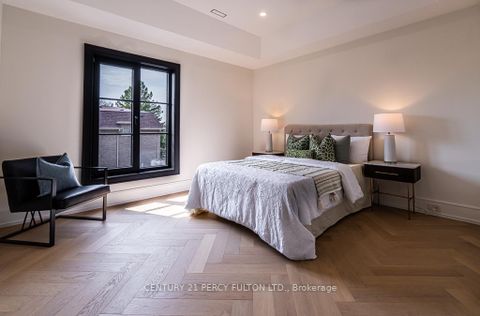 Photo 25 at 210 Homewood Avenue, Newtonbrook West, Toronto