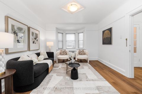 Photo 5 at 69 DENISON Avenue, Chinatown, Toronto