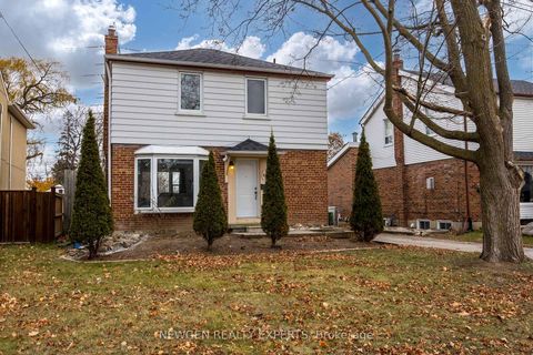 Photo 3 at 93 Ashbourne Drive, City Centre West, Toronto