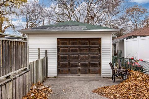 Photo 5 at 93 Ashbourne Drive, City Centre West, Toronto