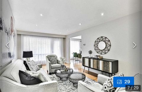 Photo 2 at 14 Fontainbleau Drive, Newtonbrook West, Toronto