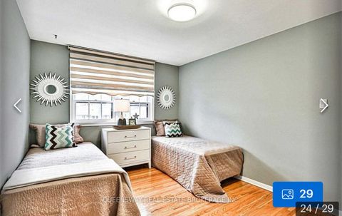 Photo 8 at 14 Fontainbleau Drive, Newtonbrook West, Toronto