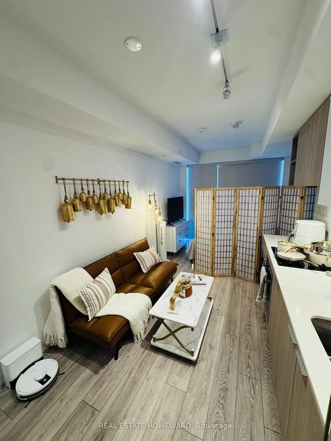 Photo 2 at 535 - 2020 Bathurst Street, Cedarvale, Toronto