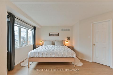 Photo 2 at 152 - 18 Clark Avenue W, Yorkhill, Vaughan