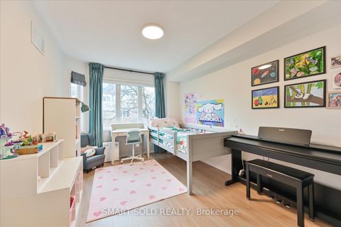 Photo 3 at 152 - 18 Clark Avenue W, Yorkhill, Vaughan