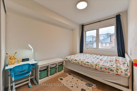 Photo 4 at 152 - 18 Clark Avenue W, Yorkhill, Vaughan