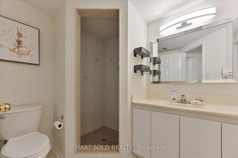 Photo 5 at 152 - 18 Clark Avenue W, Yorkhill, Vaughan