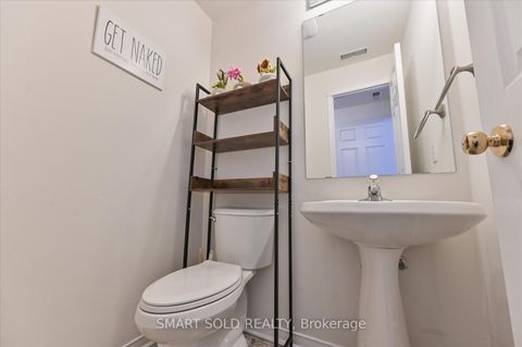 Photo 8 at 152 - 18 Clark Avenue W, Yorkhill, Vaughan