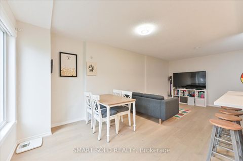 Photo 11 at 152 - 18 Clark Avenue W, Yorkhill, Vaughan