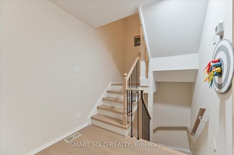 Photo 14 at 152 - 18 Clark Avenue W, Yorkhill, Vaughan