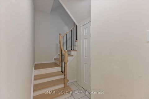 Photo 15 at 152 - 18 Clark Avenue W, Yorkhill, Vaughan