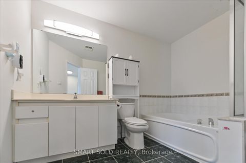 Photo 19 at 152 - 18 Clark Avenue W, Yorkhill, Vaughan