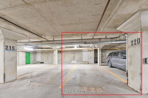 Photo 20 at 152 - 18 Clark Avenue W, Yorkhill, Vaughan