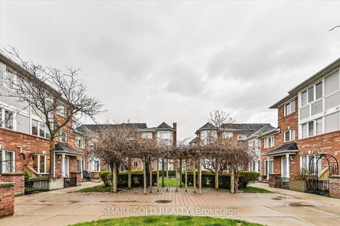 Photo 22 at 152 - 18 Clark Avenue W, Yorkhill, Vaughan