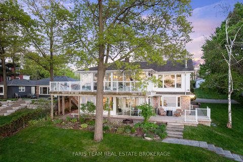 Photo 1 at 10 White Oaks Road, South Shore, Barrie