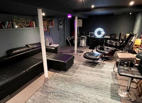 Photo 11 at 1078 Queen Street W, Bellwoods, Toronto