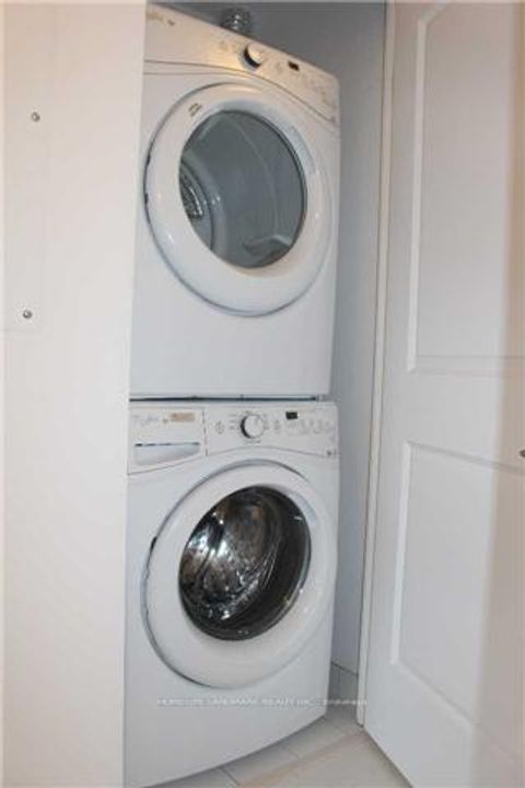 Photo 5 at 204 - 68 Merton Street, Mount Pleasant West, Toronto