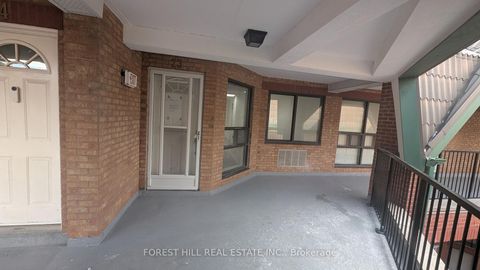 Photo 3 at 23 - 2112 Queen Street, The Beaches, Toronto