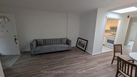 Photo 5 at 23 - 2112 Queen Street, The Beaches, Toronto