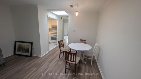 Photo 6 at 23 - 2112 Queen Street, The Beaches, Toronto