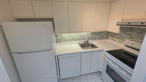 Photo 7 at 23 - 2112 Queen Street, The Beaches, Toronto