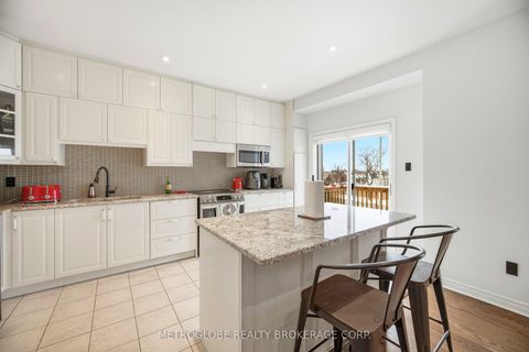 Photo 17 at 231 Matthew Drive, East Woodbridge, Vaughan