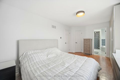 Photo 31 at 231 Matthew Drive, East Woodbridge, Vaughan